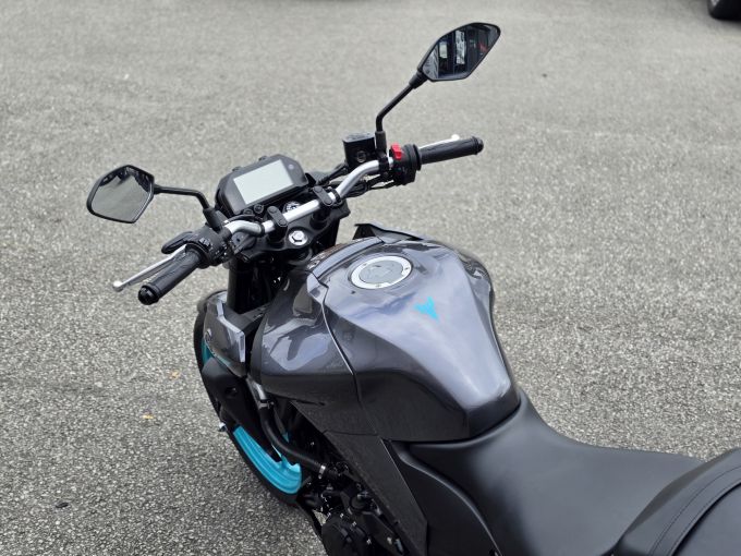 YAMAHA MT-03 4