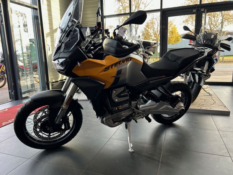 MOTO GUZZI STELVIO 4
