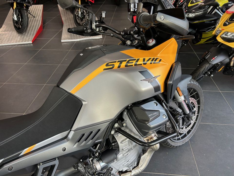 MOTO GUZZI STELVIO 4