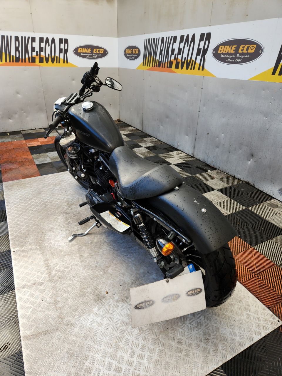 HARLEY-DAVIDSON SPORTSTER CUSTOM 883 4