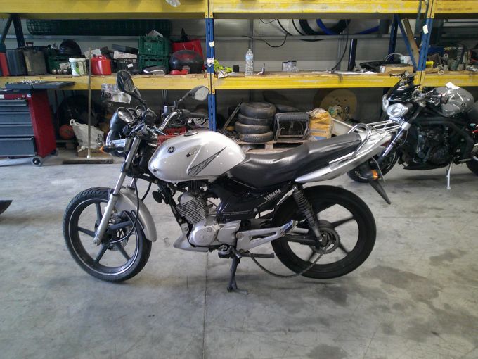 YAMAHA YBR 125 4