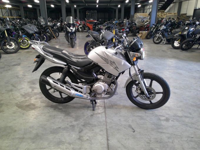 YAMAHA YBR 125 4
