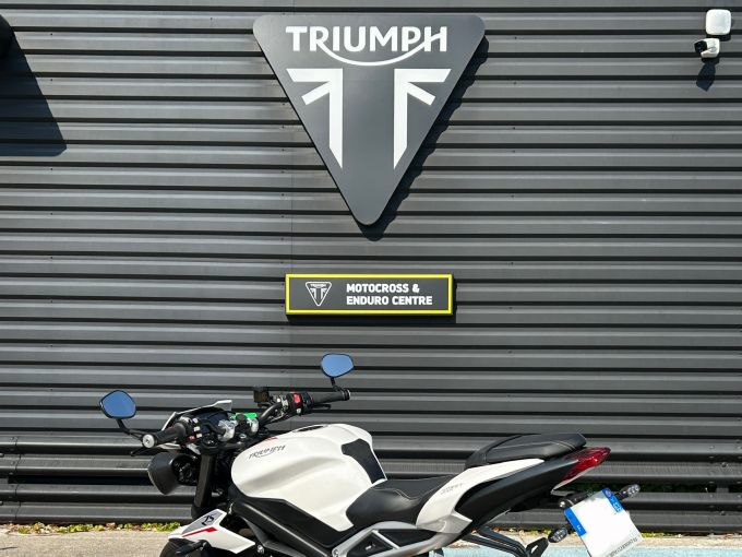 TRIUMPH STREET TRIPLE 765 RS 4