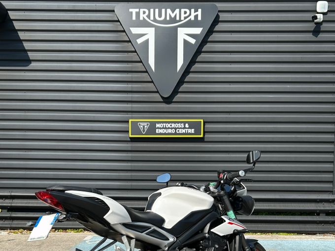 TRIUMPH STREET TRIPLE 765 RS 4