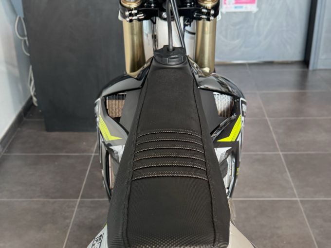 TRIUMPH TF 450-RC 4