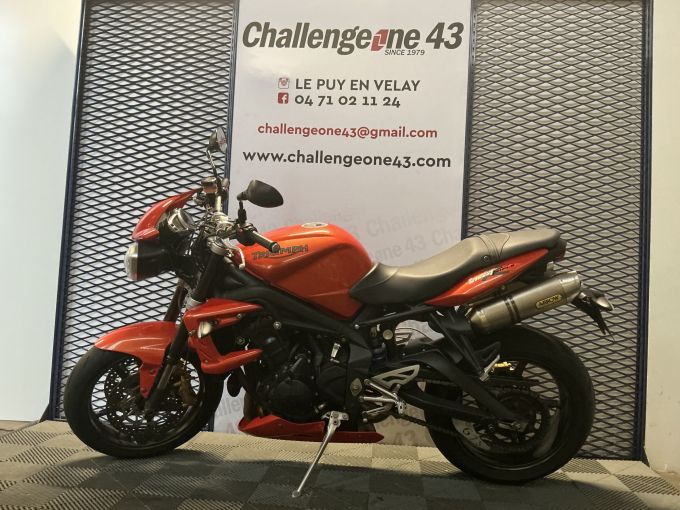 TRIUMPH STREET TRIPLE 675 R 4