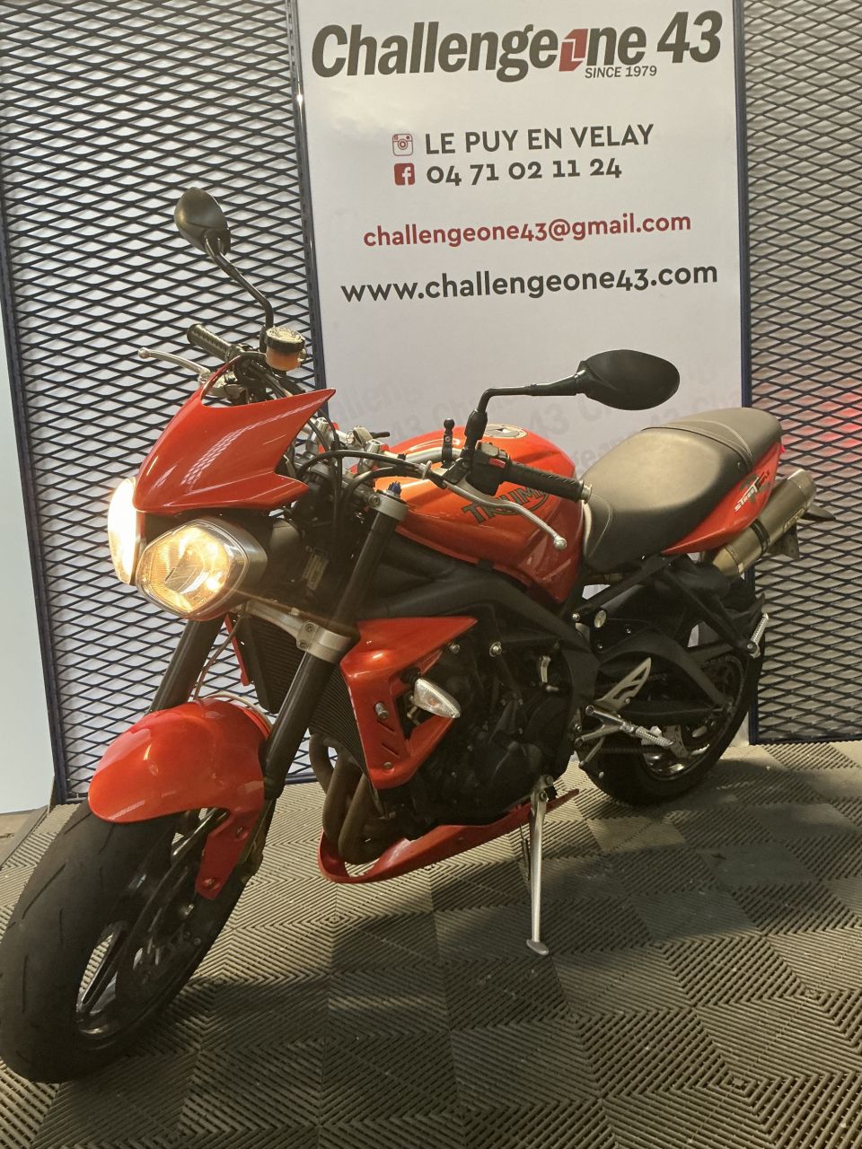 TRIUMPH STREET TRIPLE 675 R 4