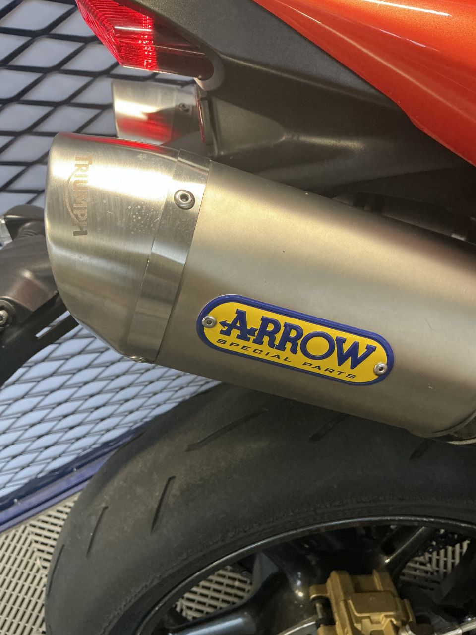 TRIUMPH STREET TRIPLE 675 R 4