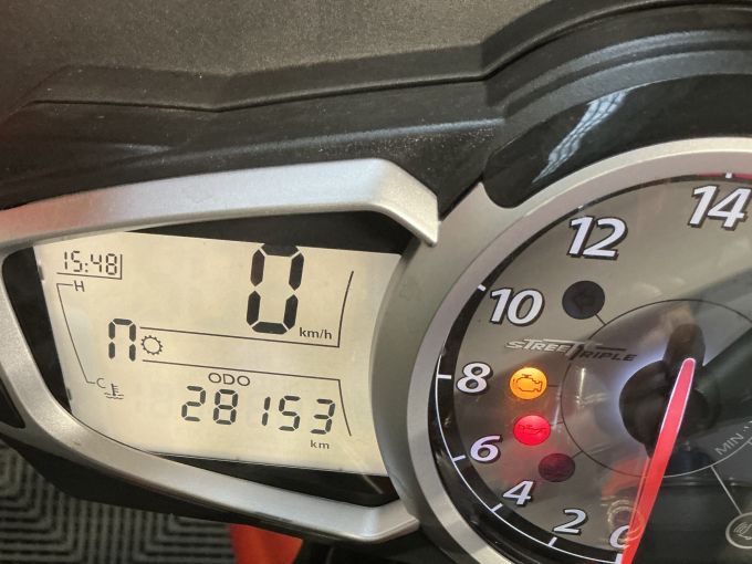 TRIUMPH STREET TRIPLE 675 R 4