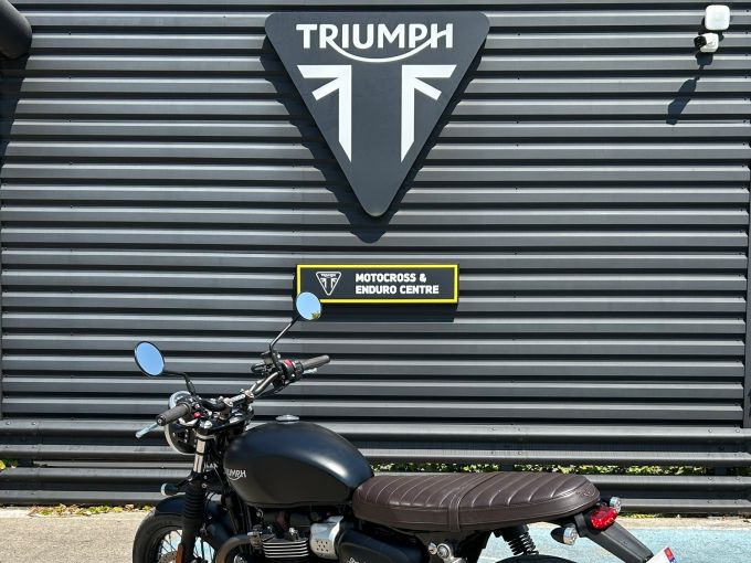 TRIUMPH STREET TWIN  900 4