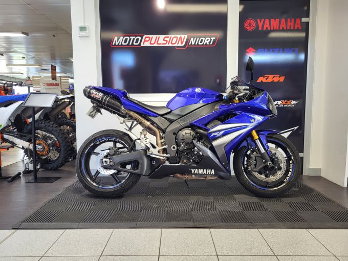 YAMAHA YZF 1000 R1 4