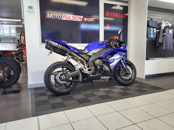 YAMAHA YZF 1000 R1 4