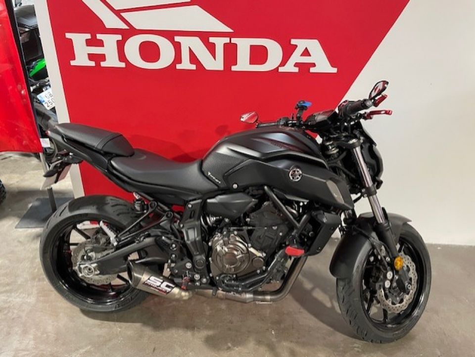 YAMAHA MT-07 (47.5CV) 4