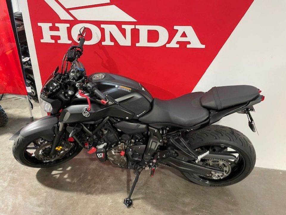 YAMAHA MT-07 (47.5CV) 4