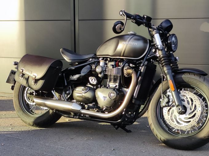 TRIUMPH Bonneville Bobber 1200 4