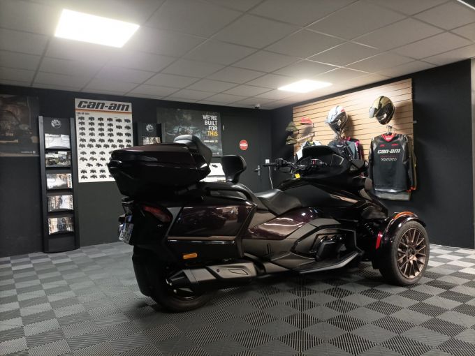 CAN-AM SPYDER 4