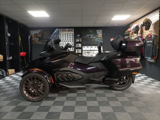 CAN-AM SPYDER 4