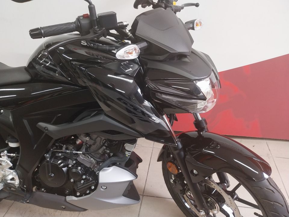 SUZUKI GSX-S 4