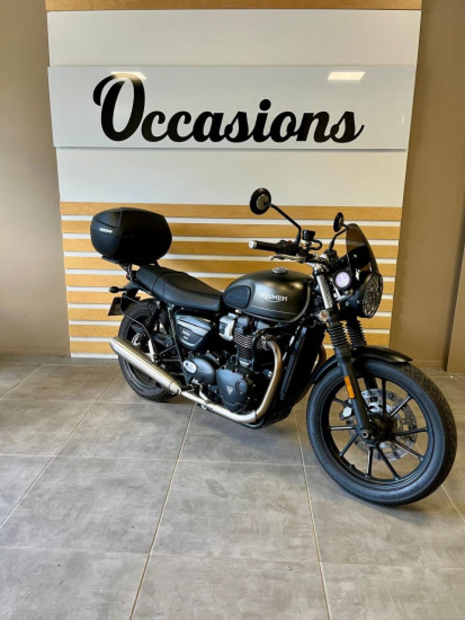 TRIUMPH STREET TWIN 900 4