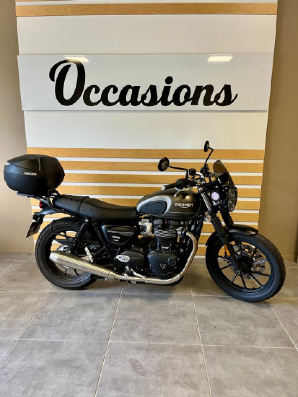 TRIUMPH STREET TWIN 900 4