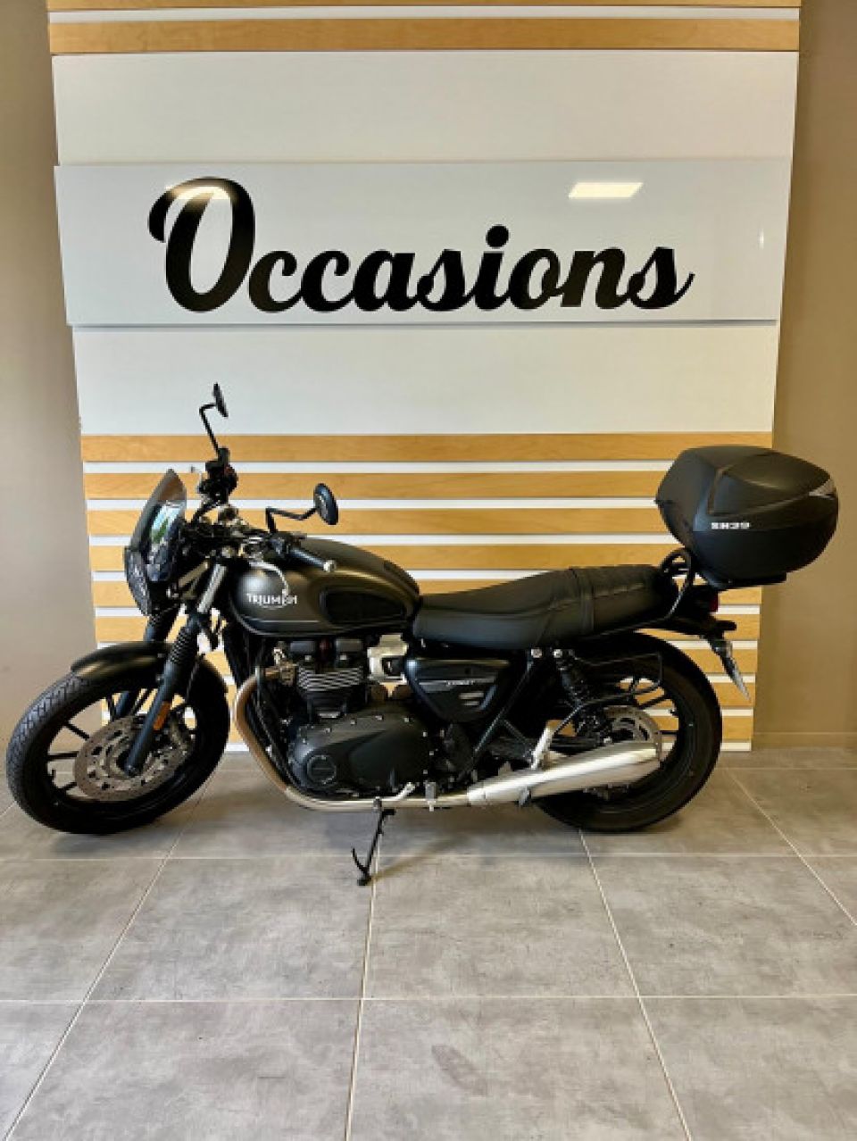 TRIUMPH STREET TWIN 900 4