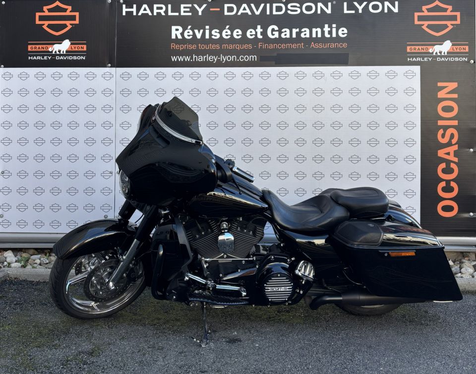 HARLEY-DAVIDSON TOURING STREET GLIDE 1800 CVO 4