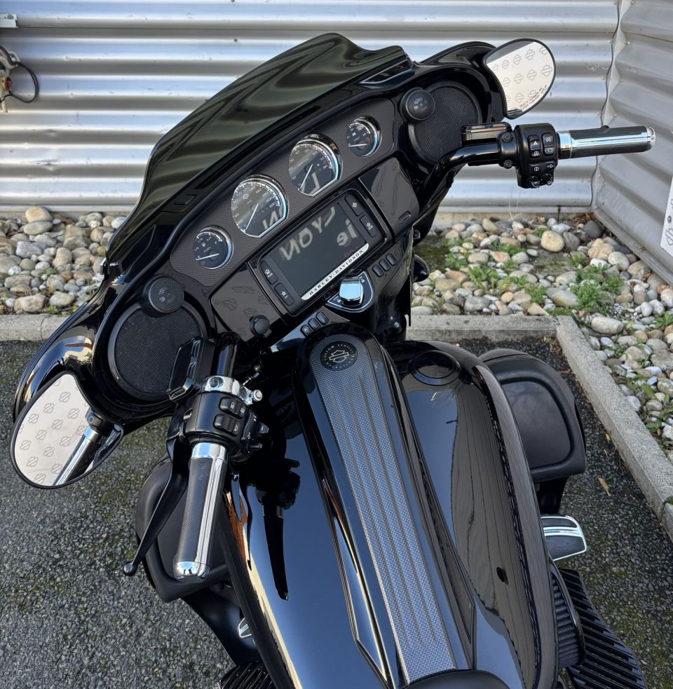 HARLEY-DAVIDSON TOURING STREET GLIDE 1800 CVO 4