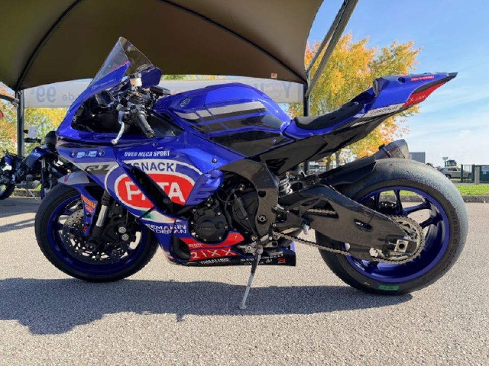 YAMAHA YZF 1000 R1 4