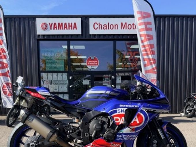 YAMAHA YZF 1000 R1 4