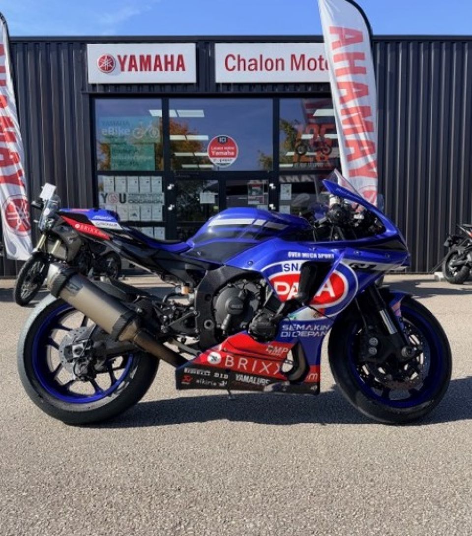 YAMAHA YZF 1000 R1 4