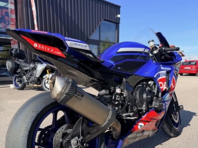 YAMAHA YZF 1000 R1 4