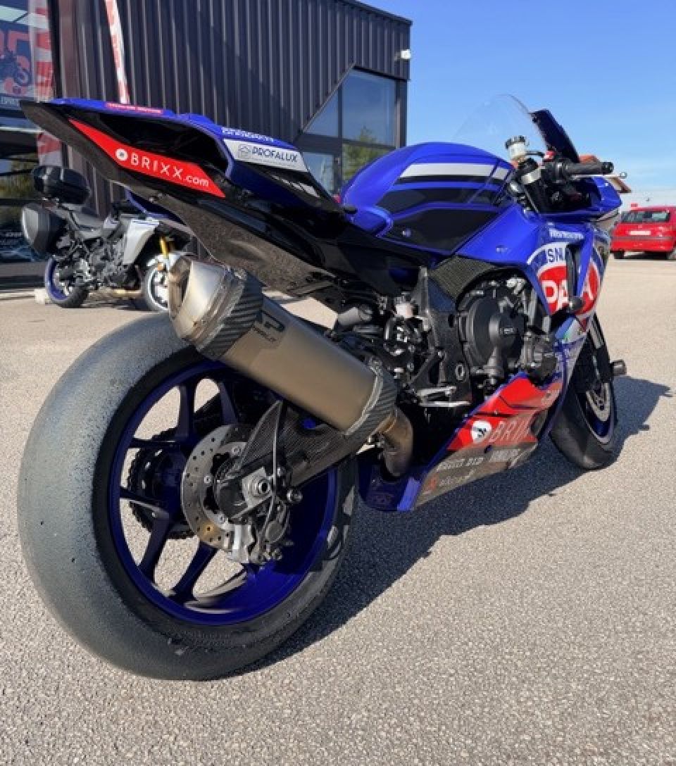 YAMAHA YZF 1000 R1 4