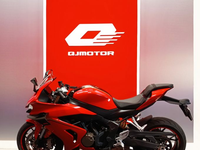 QJ MOTOR SRK 800 RR 4