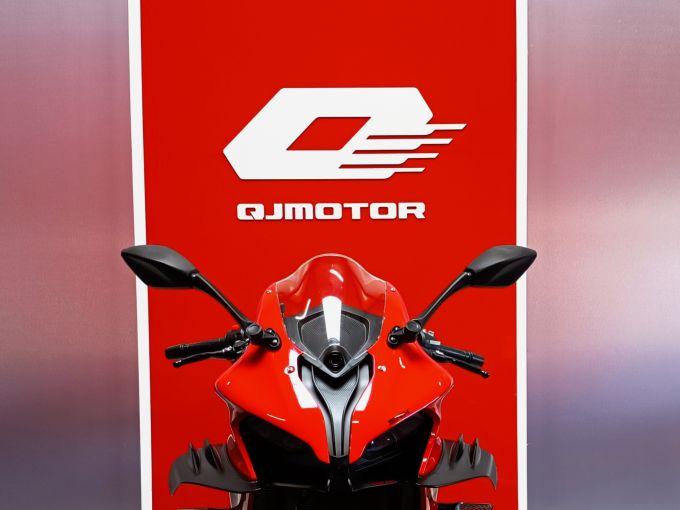 QJ MOTOR SRK 800 RR 4