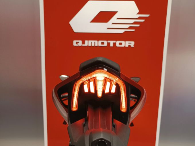 QJ MOTOR SRK 800 RR 4