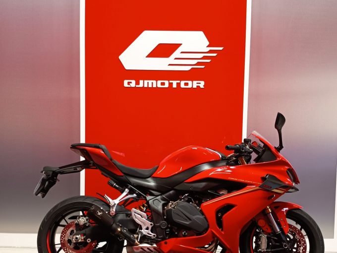 QJ MOTOR SRK 800 RR 4