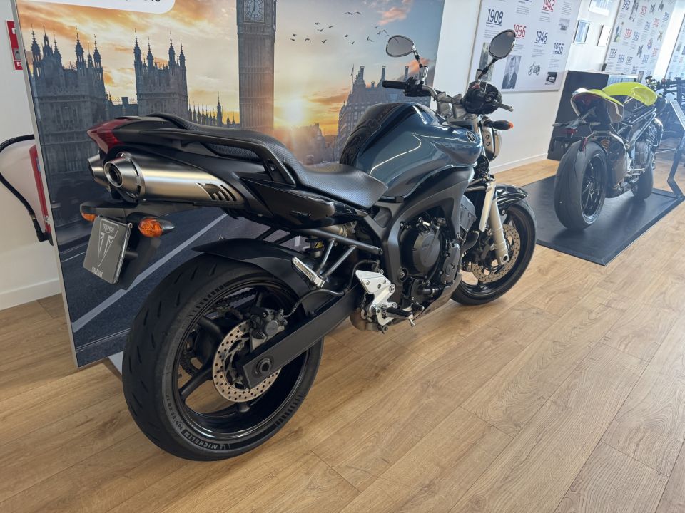 YAMAHA FZ6 (98CV) 4