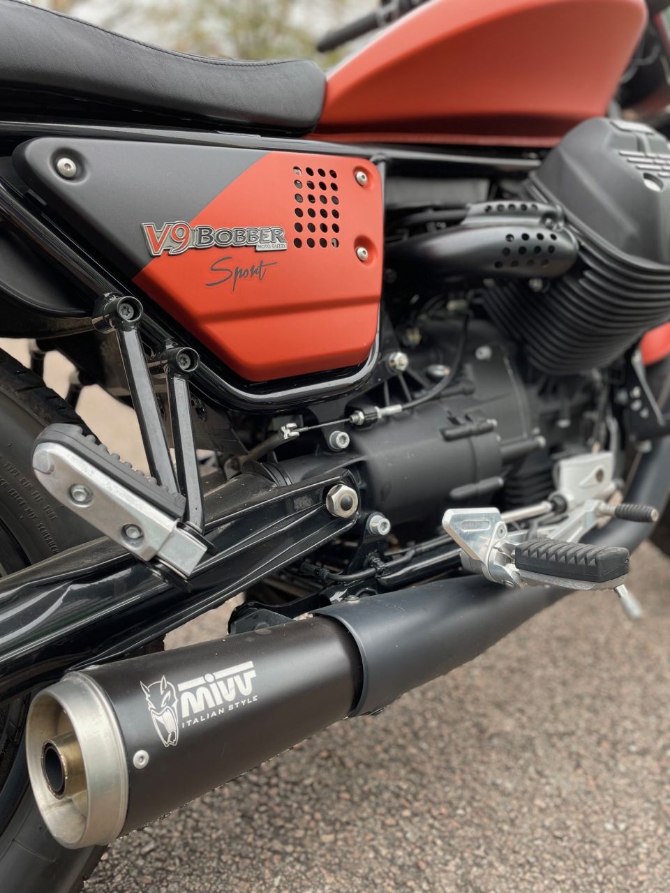 MOTO GUZZI V9 BOBBER 4