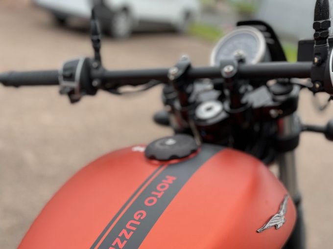 MOTO GUZZI V9 BOBBER 4