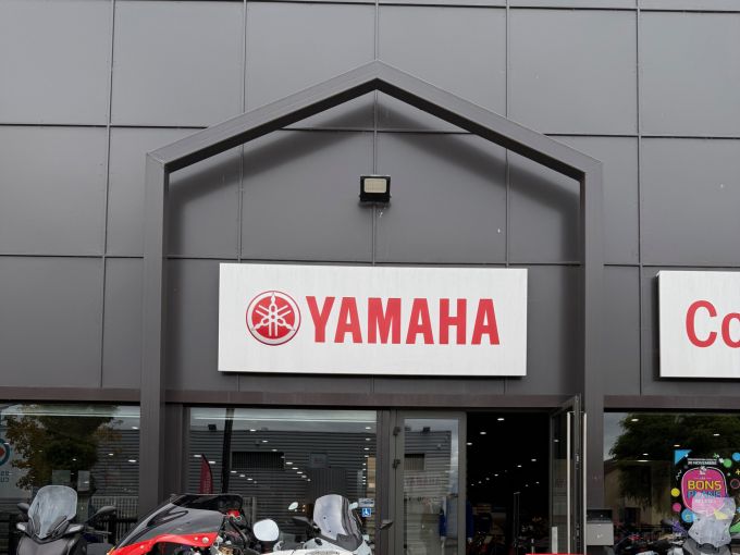 YAMAHA XSR 900 GP 4