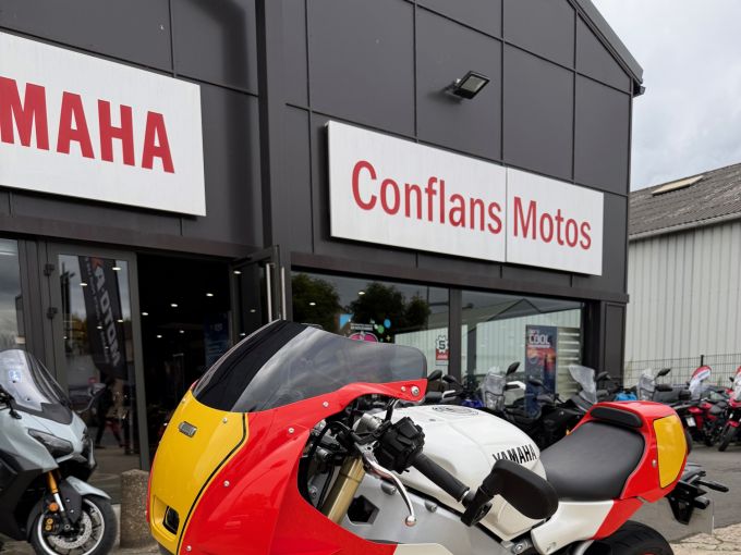 YAMAHA XSR 900 GP 4