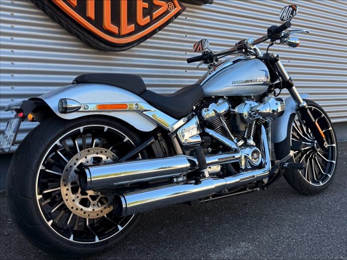 HARLEY-DAVIDSON SOFTAIL BREAKOUT 1923 4