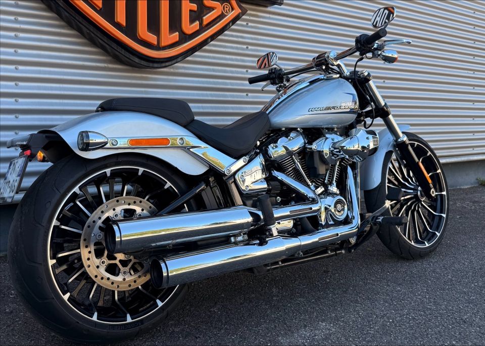 HARLEY-DAVIDSON SOFTAIL BREAKOUT 1923 4