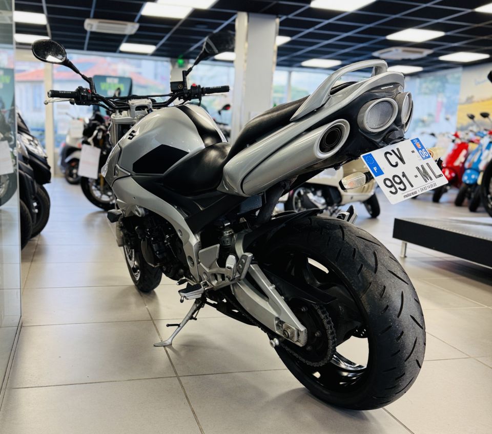 SUZUKI GSR 600 4