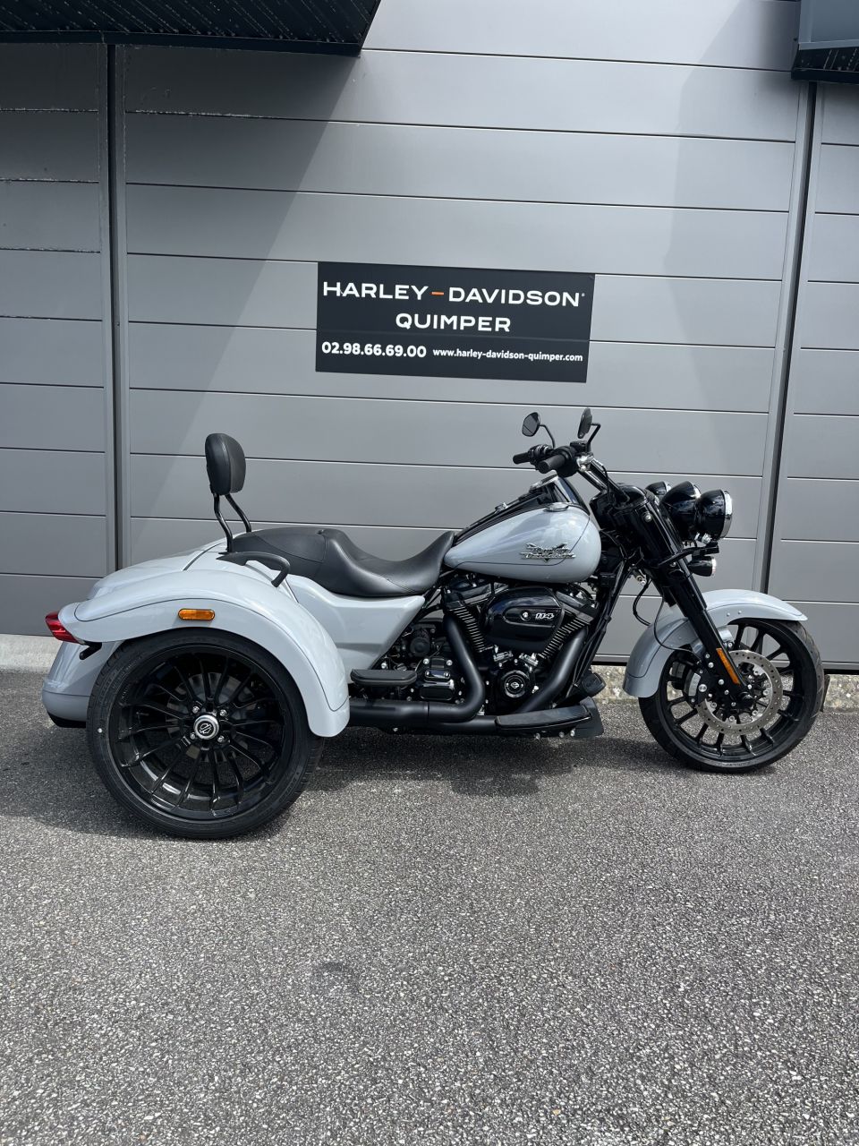 HARLEY-DAVIDSON TRIKE FREEWHEELER 1868 4