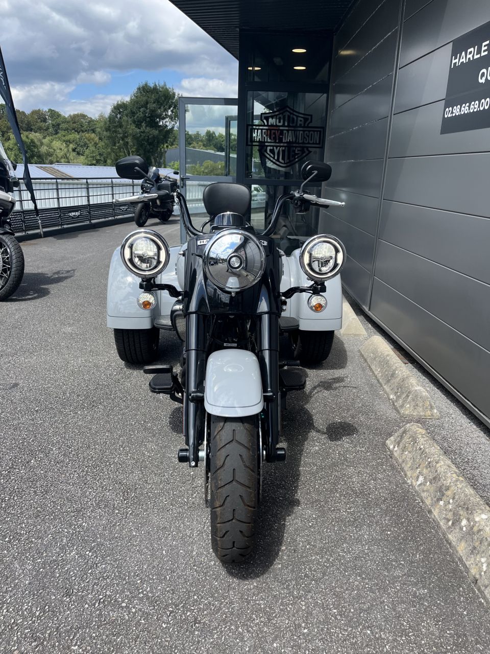 HARLEY-DAVIDSON TRIKE FREEWHEELER 1868 4