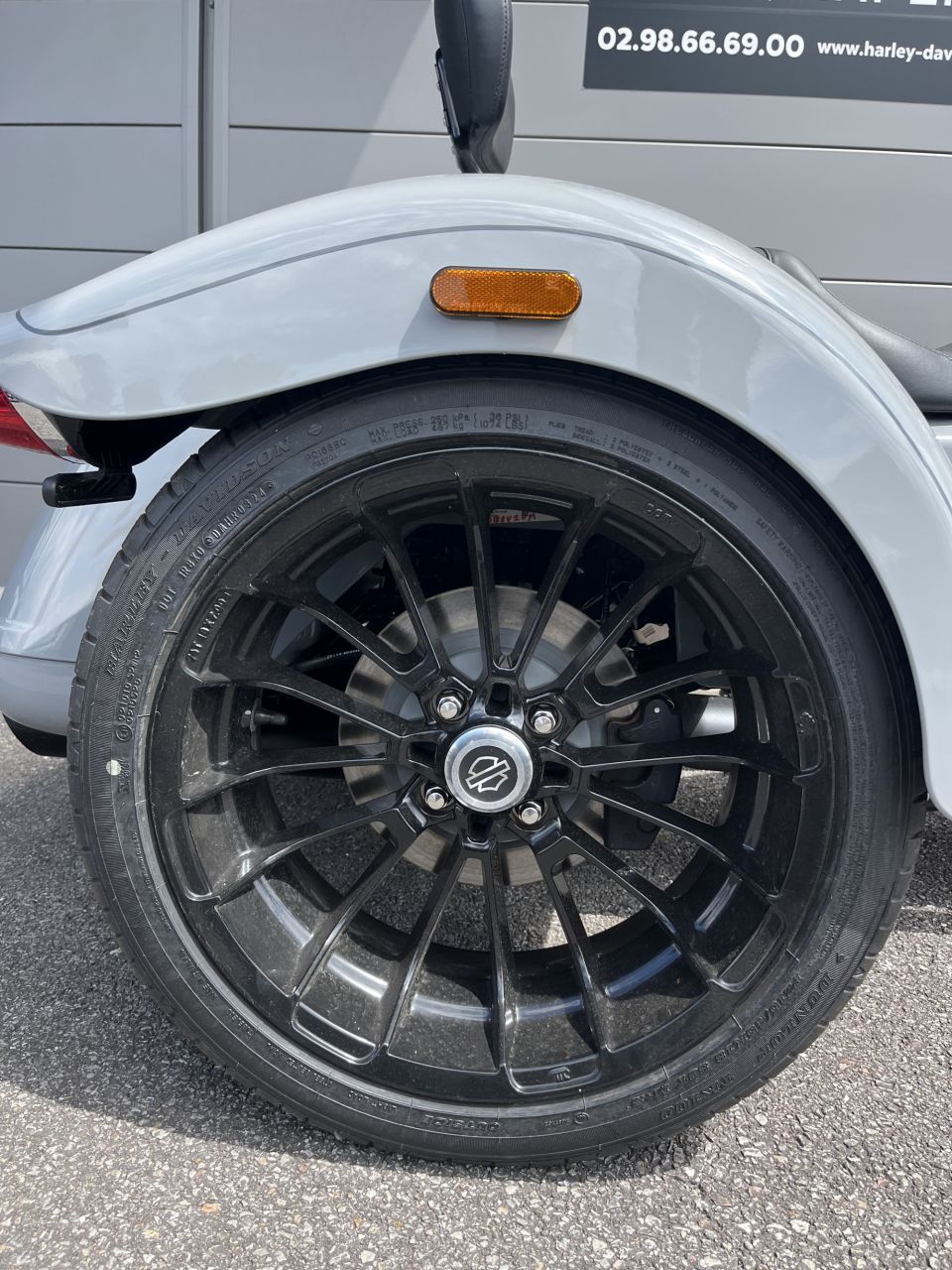 HARLEY-DAVIDSON TRIKE FREEWHEELER 1868 4