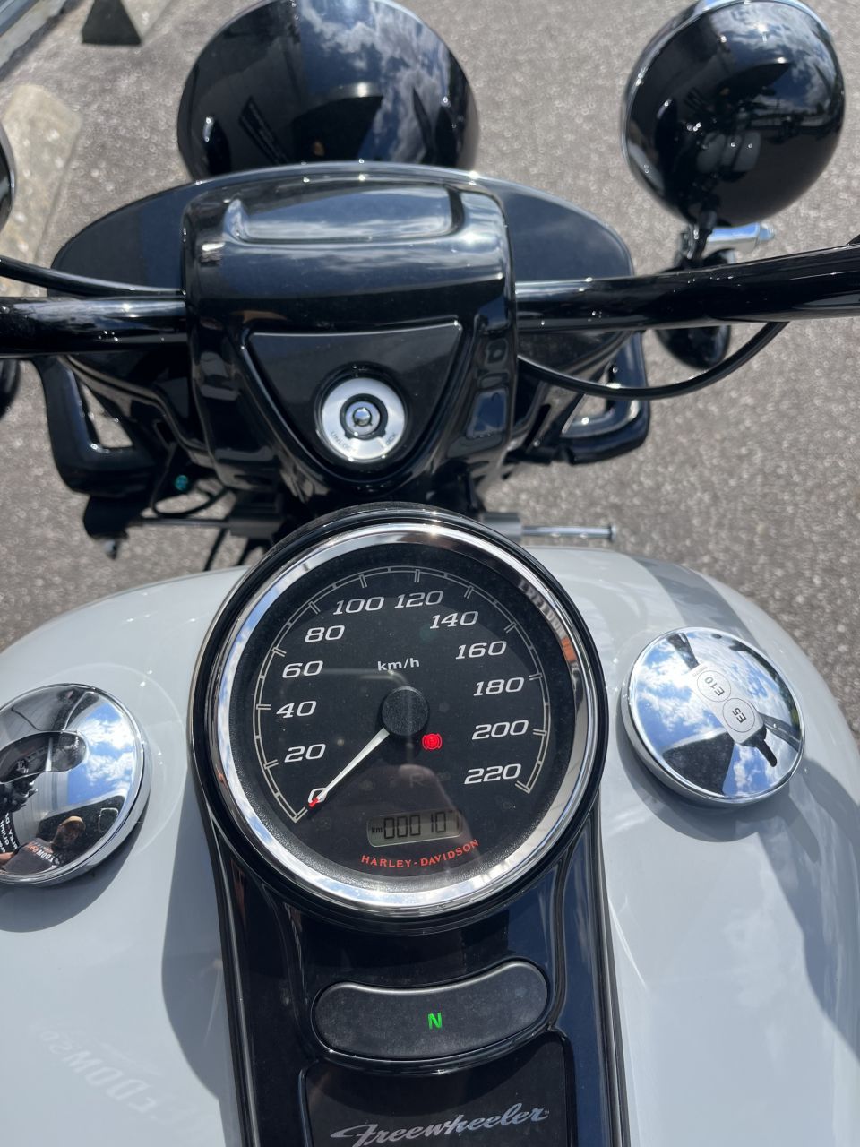 HARLEY-DAVIDSON TRIKE FREEWHEELER 1868 4