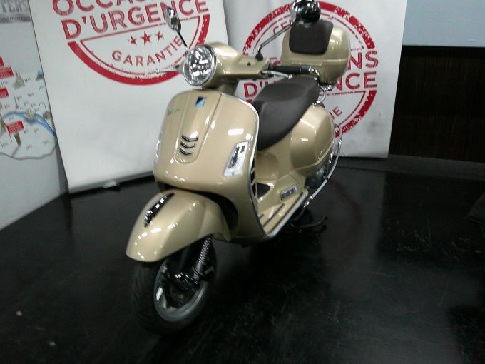 VESPA GTS 300 SUPER 4