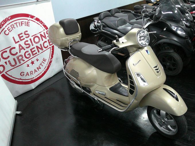 VESPA GTS 300 SUPER 4